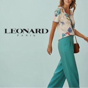 Leonard Paris V-Neck Floral T-Shirt Sz Small